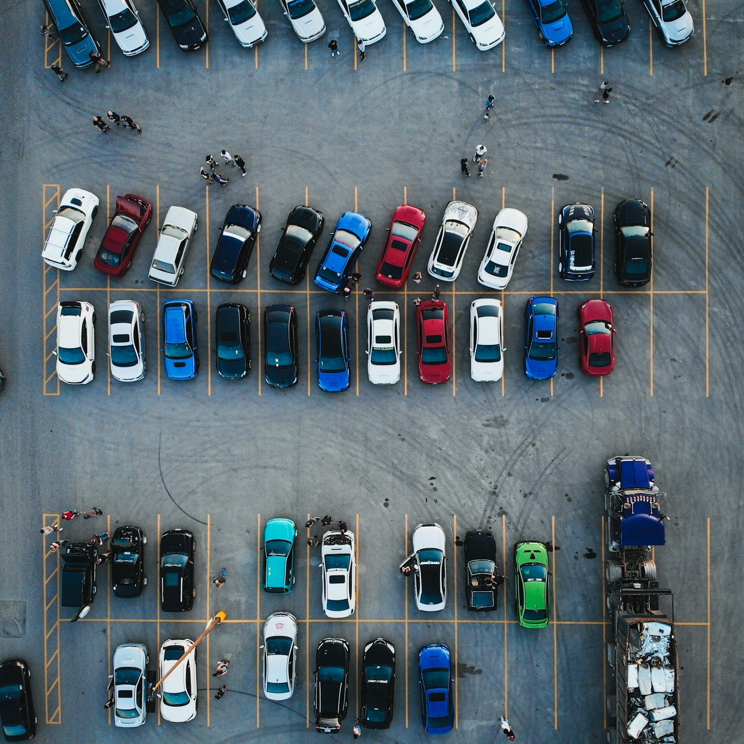 Jak platformy online zmieniają sposób rezerwacji miejsc parkingowych